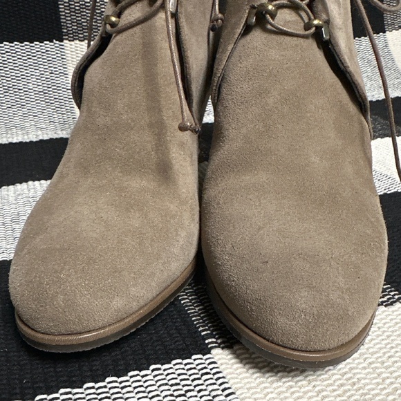 Stuart Weitzman like new comfort wedge lace up taupe tan suede leather booties - Picture 4 of 8